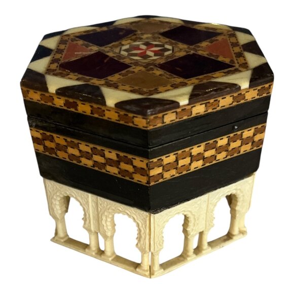 Vintage Octagonal Mosaic Inlay Jewelry Box with Moorish Arches – Red Velvet Inte - Picture 4 of 5